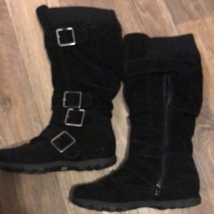 Black flat boots